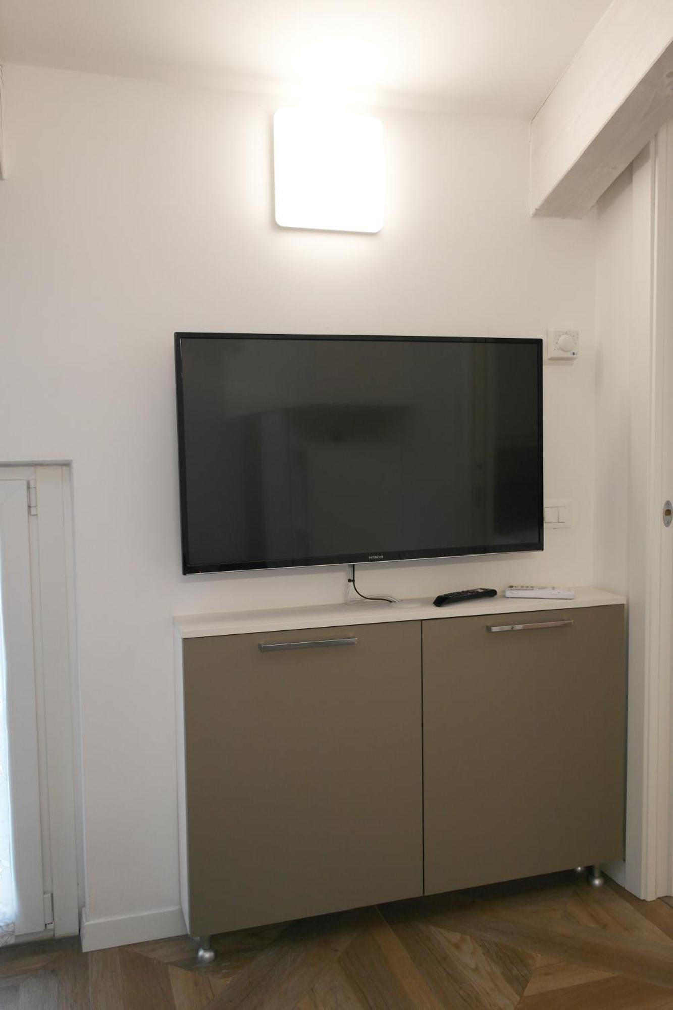 Apartment Luminoso Bilocale Zona Tibaldi Bocconi *