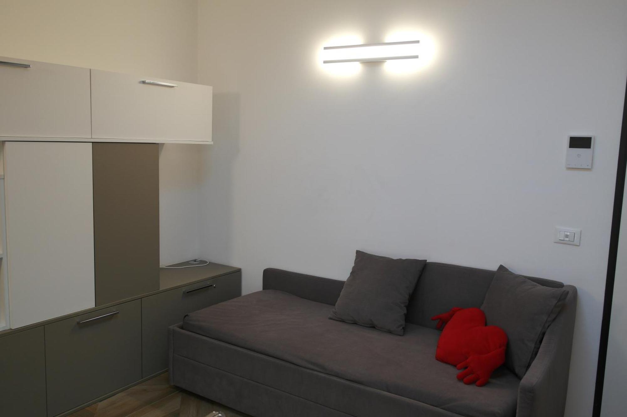 Luminoso Bilocale Zona Tibaldi Bocconi Apartment