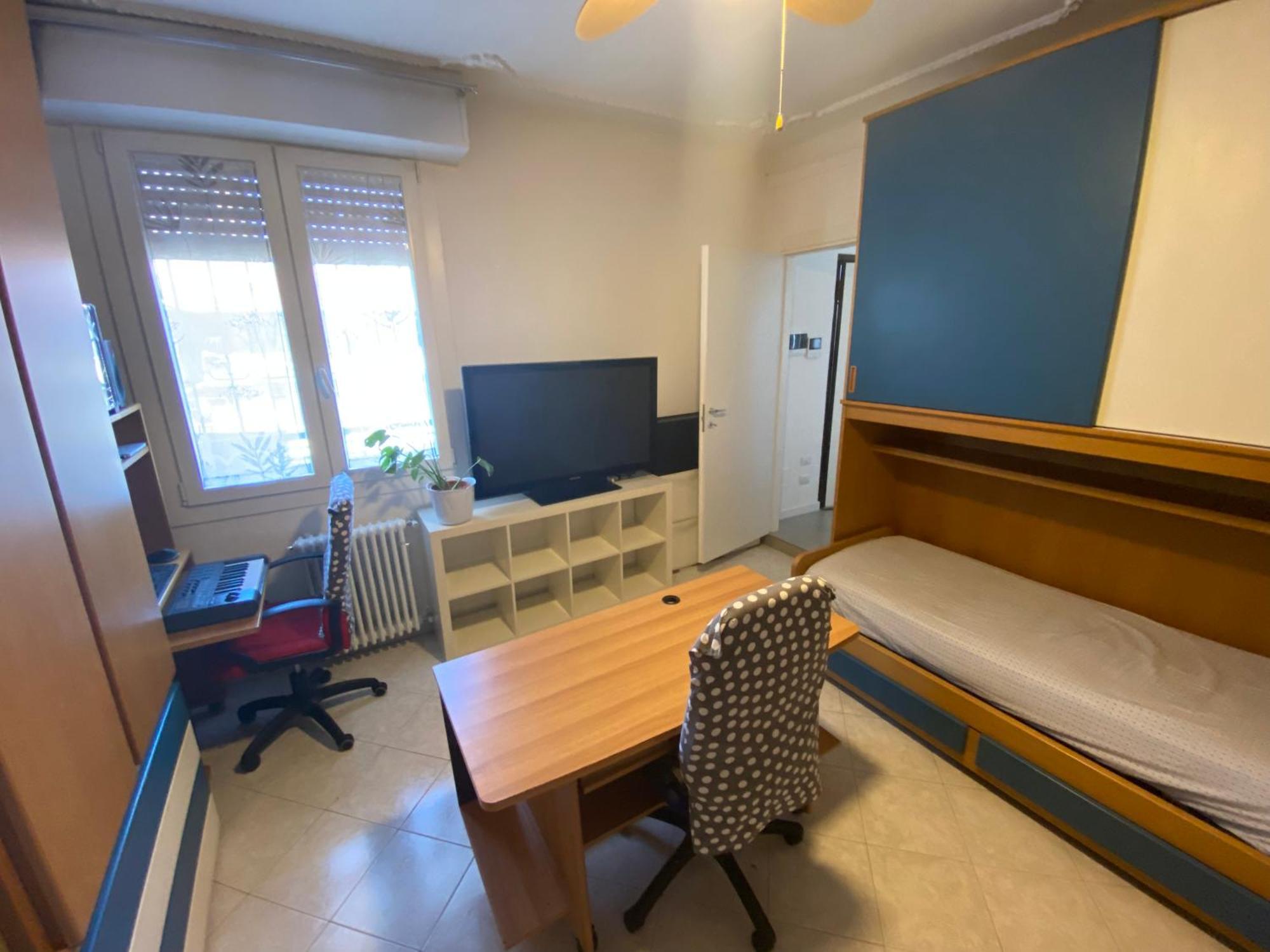 Renovated With Two Single Beds Apartment Mailand