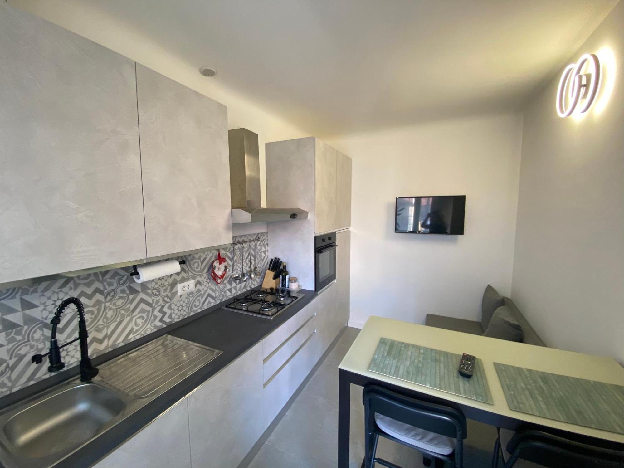 Apartment Renovated With Two Single Beds *