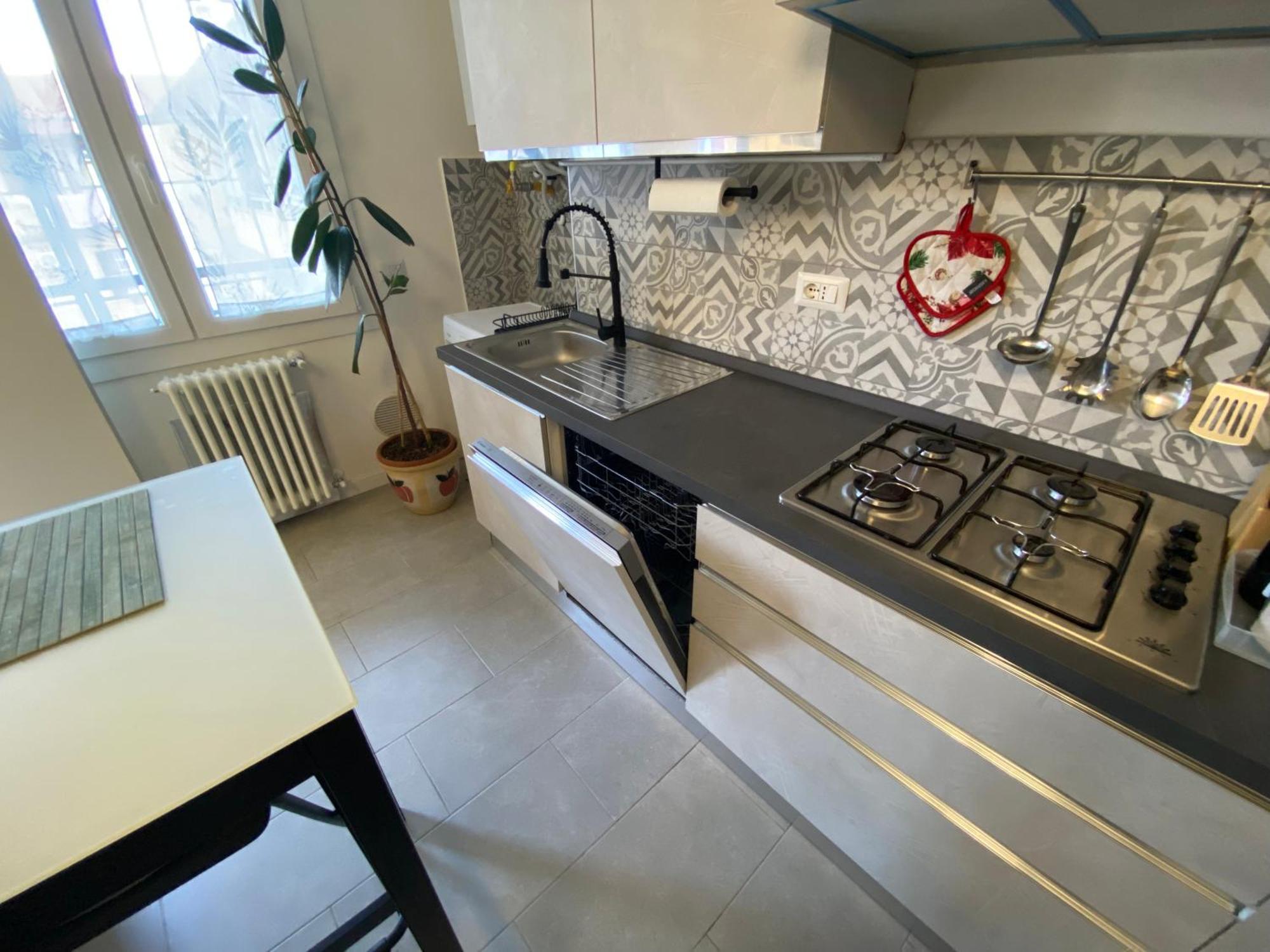 Renovated With Two Single Beds Apartment Mailand