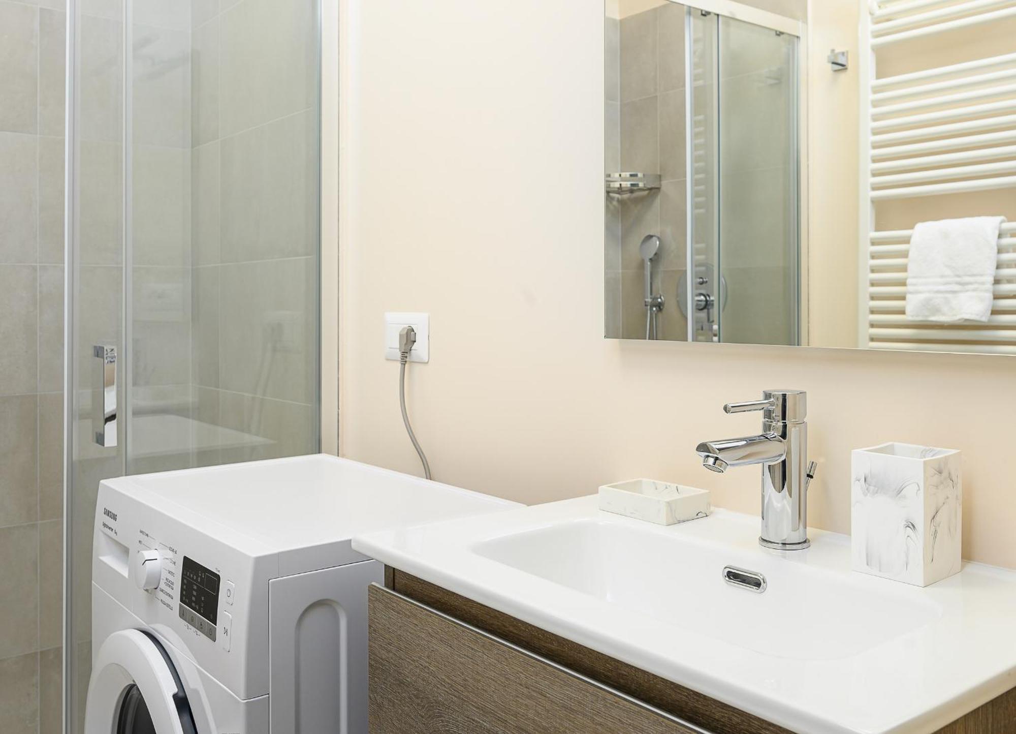 Apartment In Porta Garibaldi & Chinatown - Center Well Connected