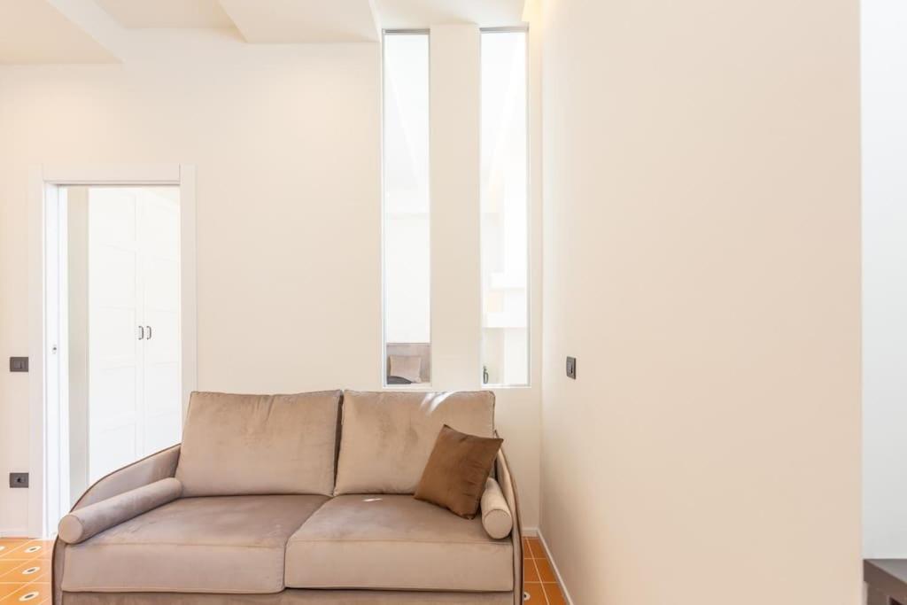 Apartment 4fo6 Navigli-duomo -yellow Chic -