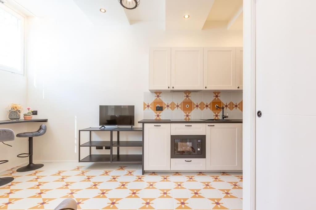 4fo6 Navigli-duomo -yellow Chic -
