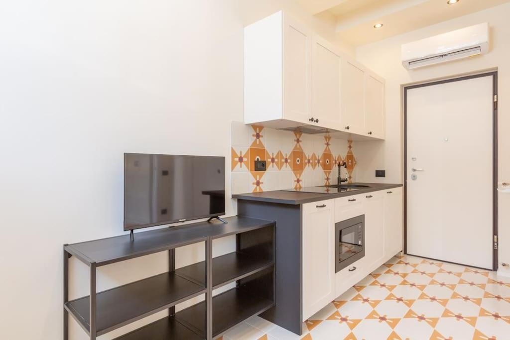 Apartment 4fo6 Navigli-duomo -yellow Chic -