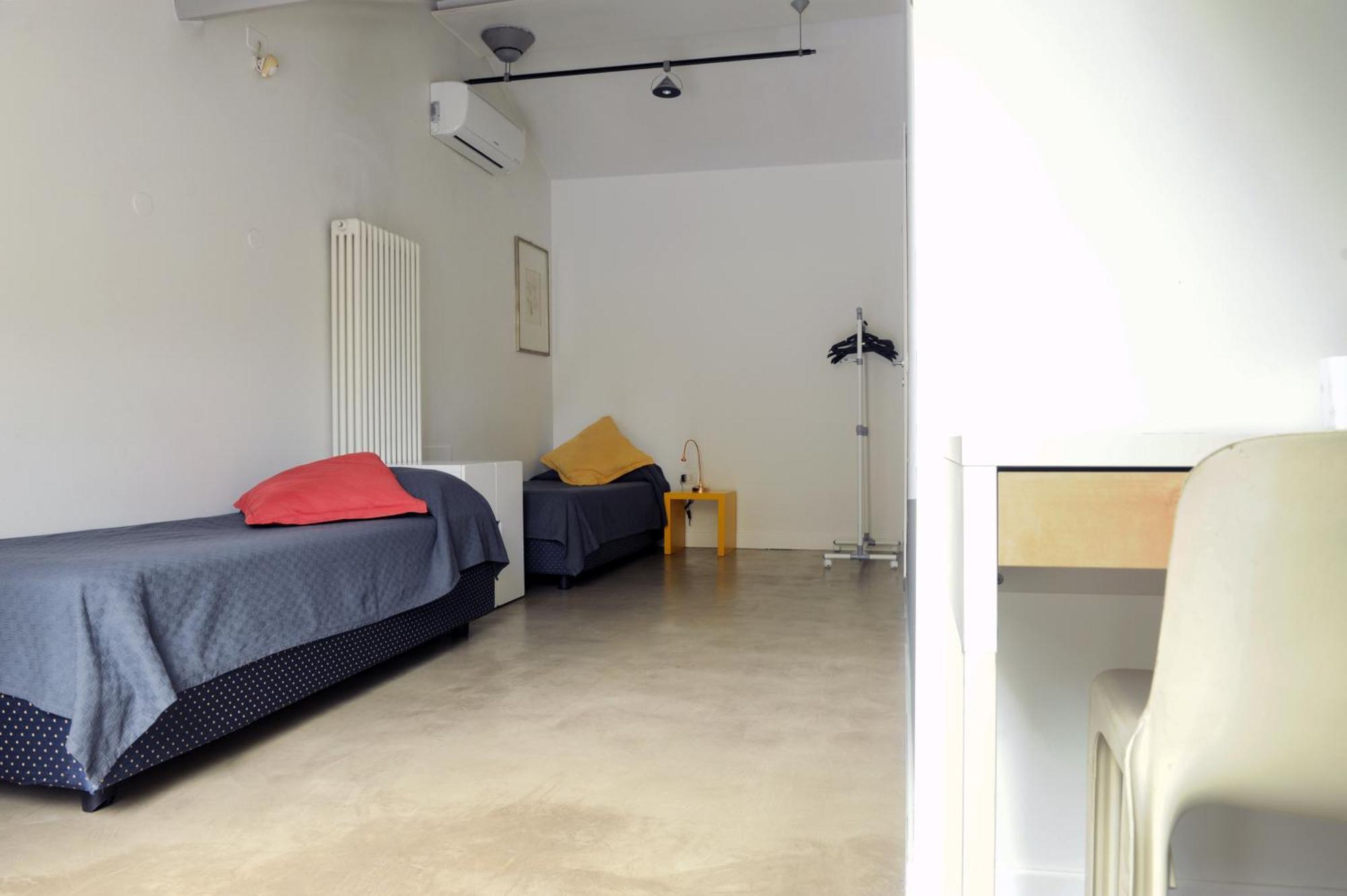 Privatunterkunft Sant Ambrogio With Private Terrace In Shared Flat *