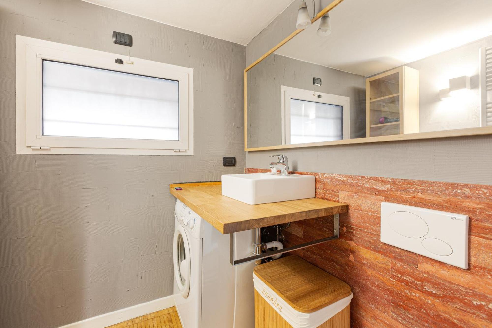 - Gorla M1 Modern Studio! Apartment