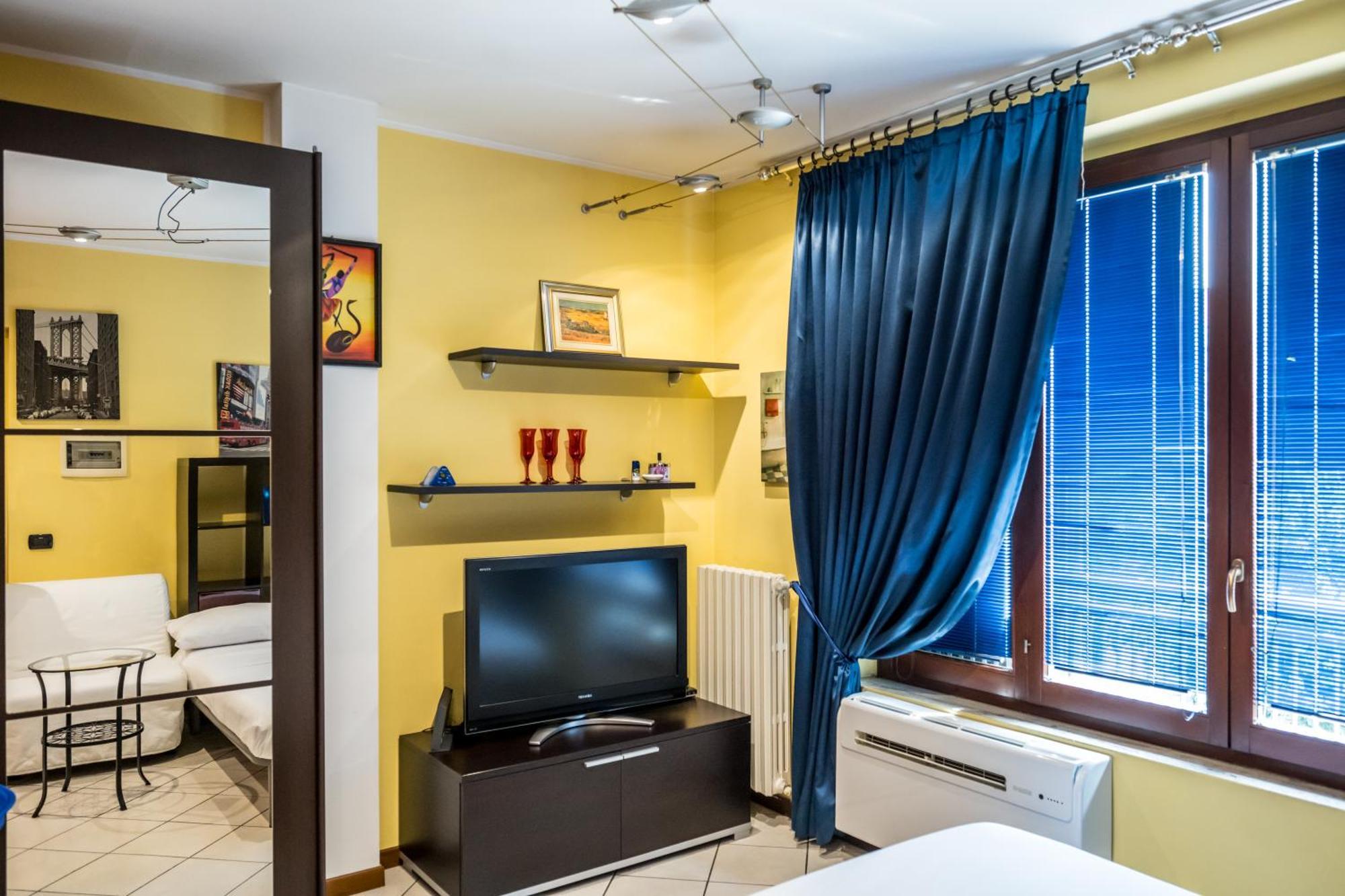 Cozy Rogoredo Next To The Metro And Train Station Apartment