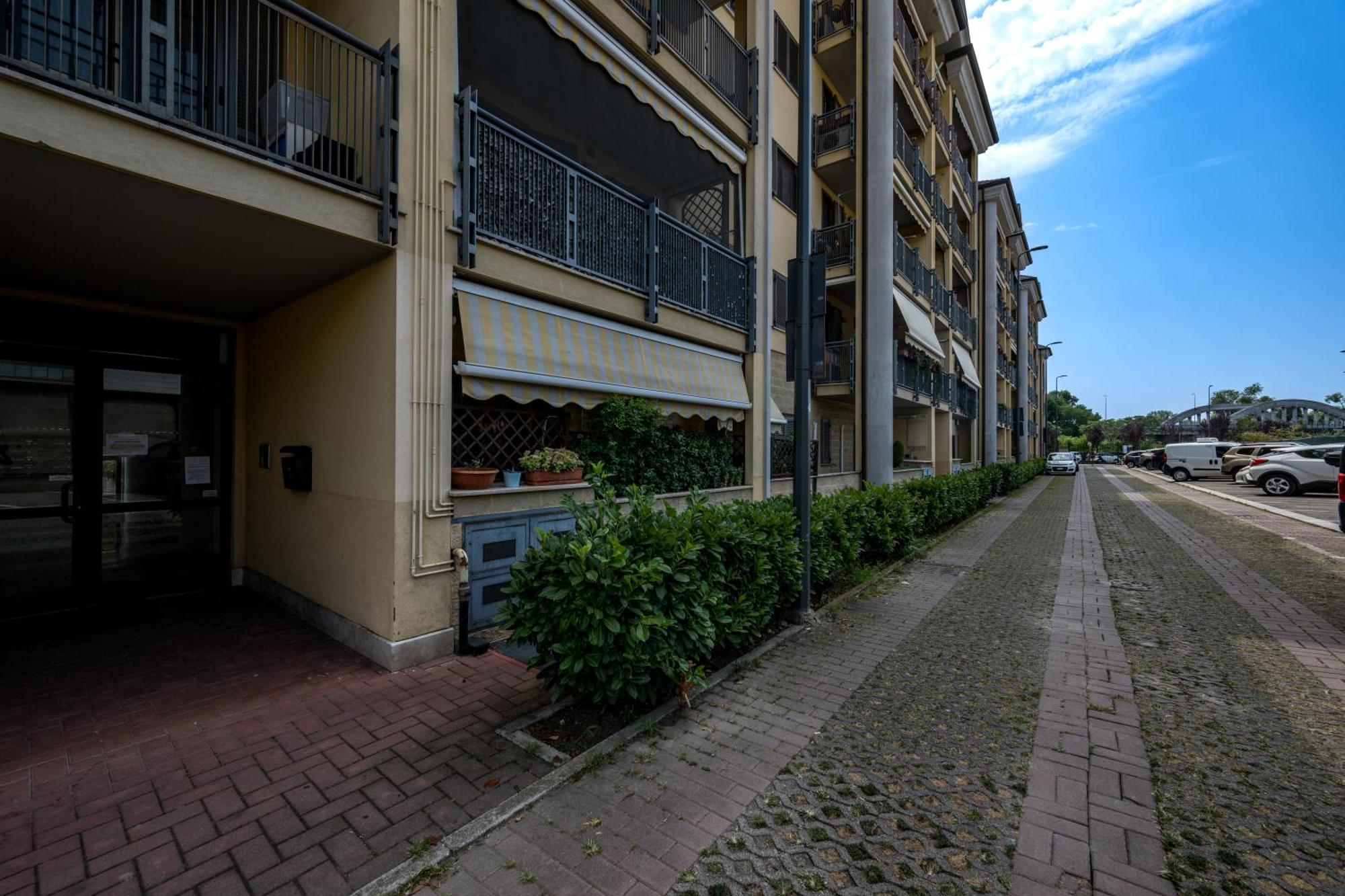 Cozy Rogoredo Next To The Metro And Train Station