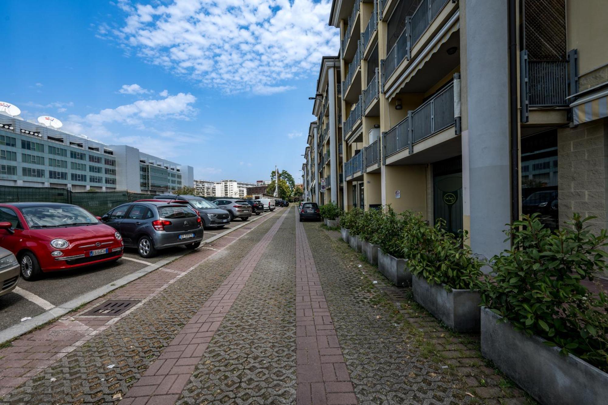 Cozy Rogoredo Next To The Metro And Train Station Apartment *
