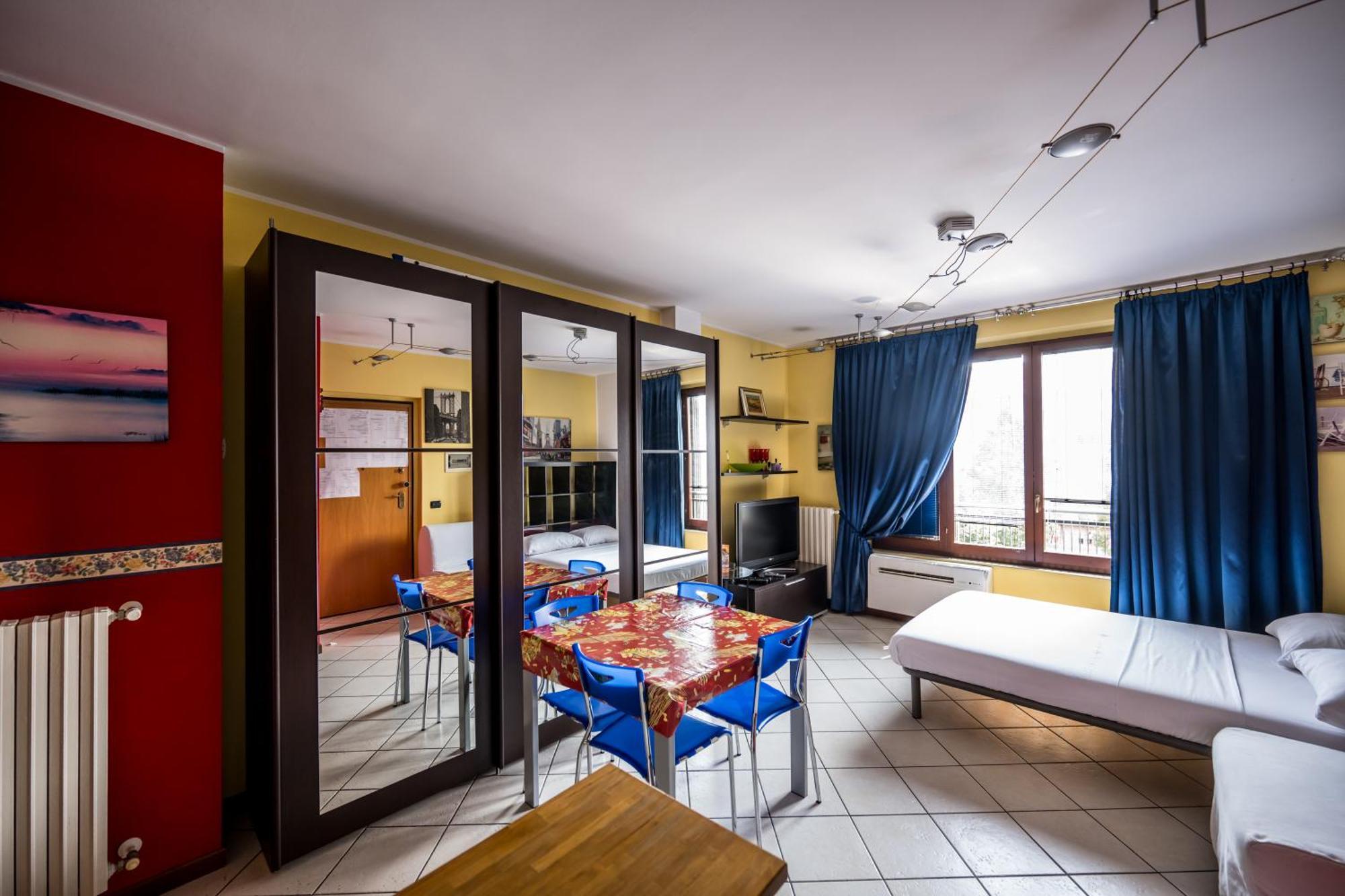 Cozy Rogoredo Next To The Metro And Train Station Apartment