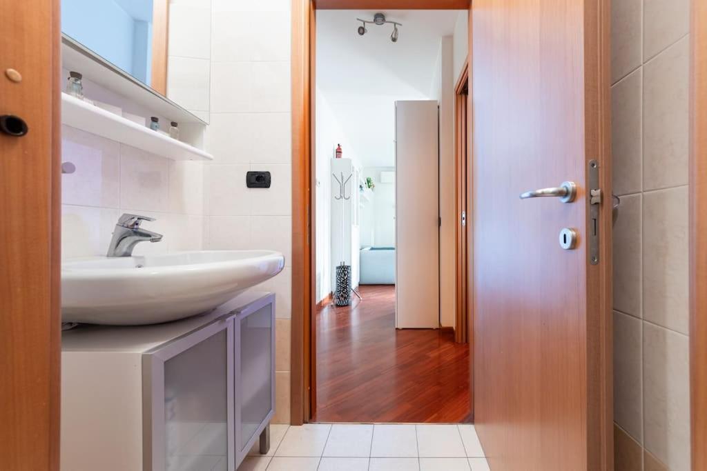Caterina A 5 Minuti Da Fiere E San Siro Con Wifi-netflix-free Parking Mailand