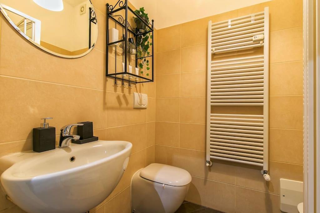 Apartment Exclusive & Strategic 2-bedroom Apartment, 50m From M4 Mailand