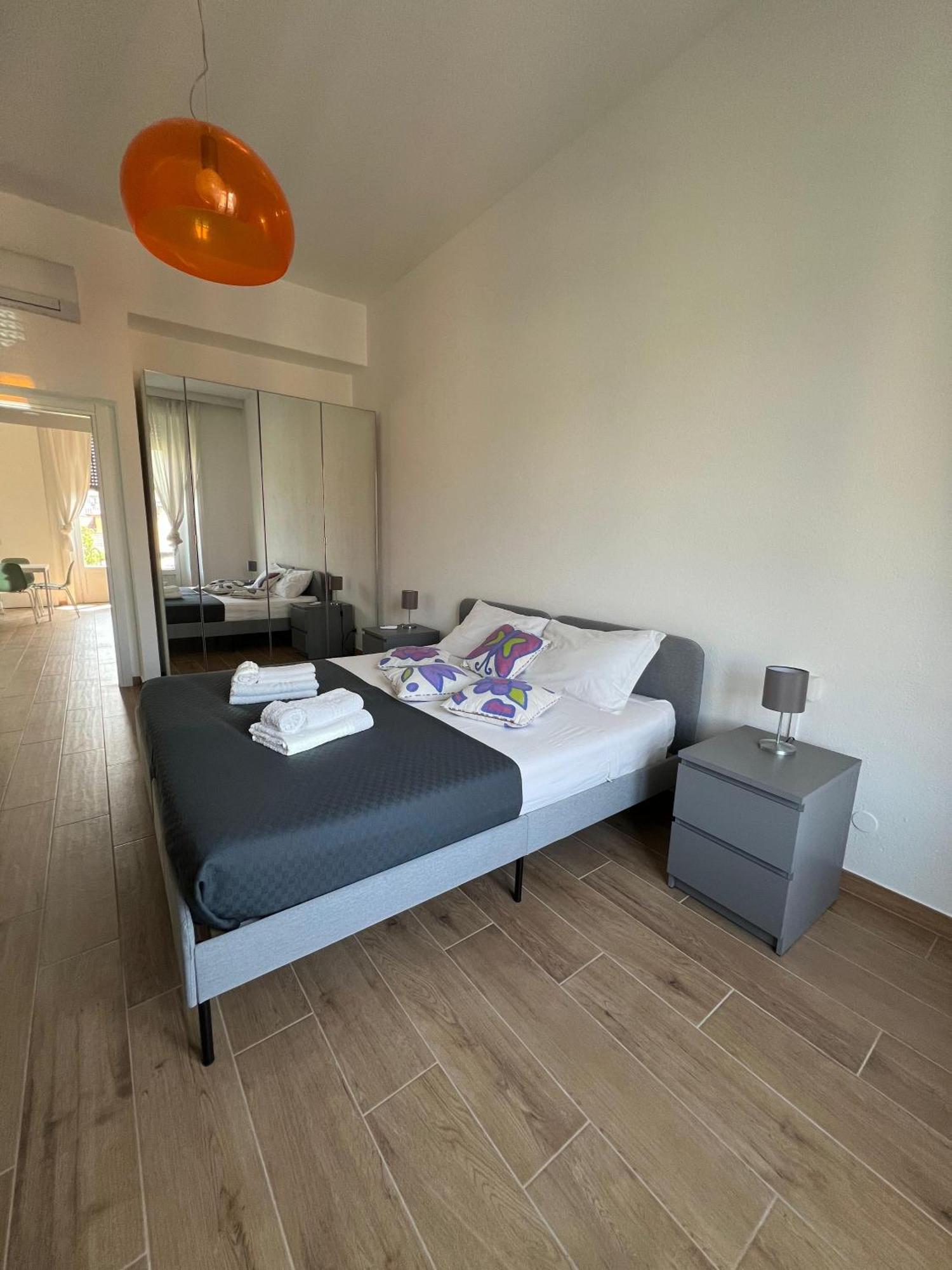 New With Balcony, Isola Bosco Verticale Apartamento Milão
