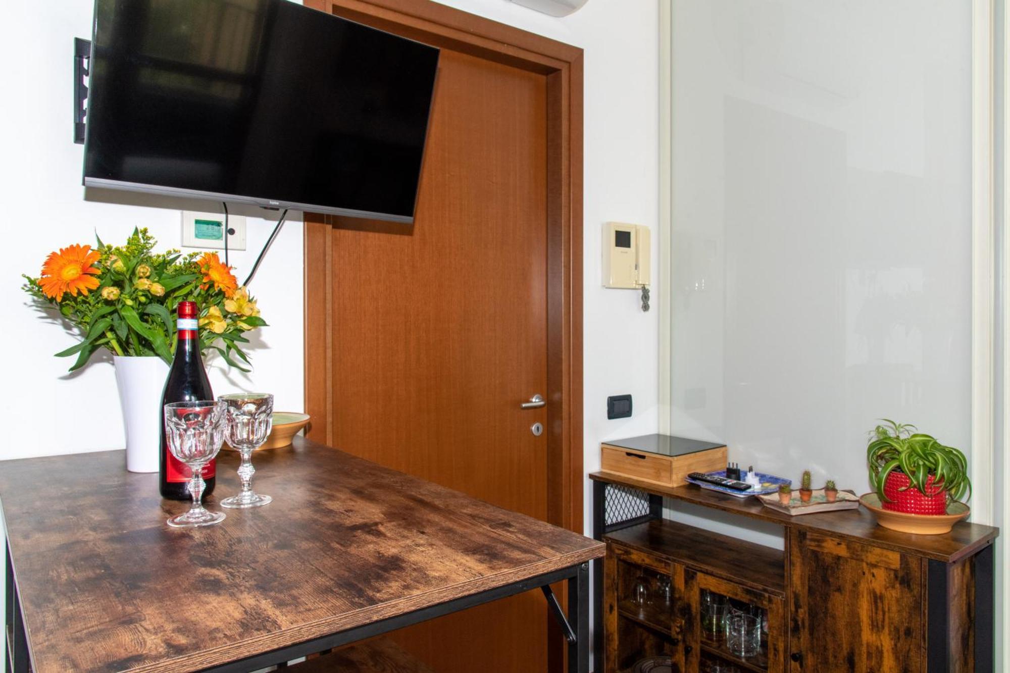 Apartment 10 Minutes Duomo-elegant *