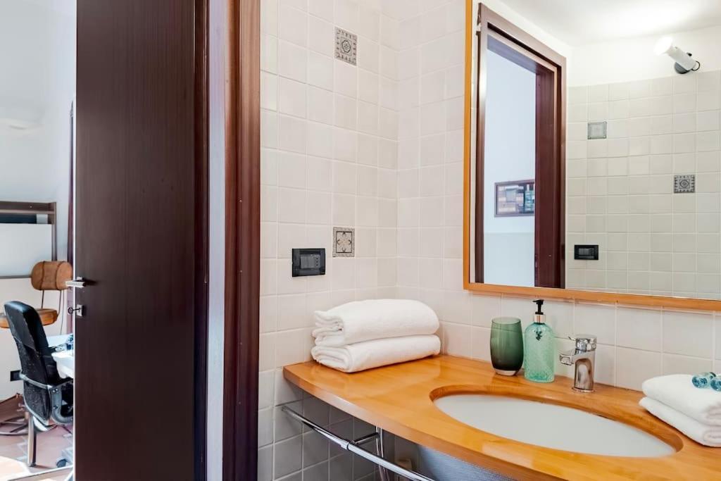 Alessandro 10 Mins Duomo Apartment Milan