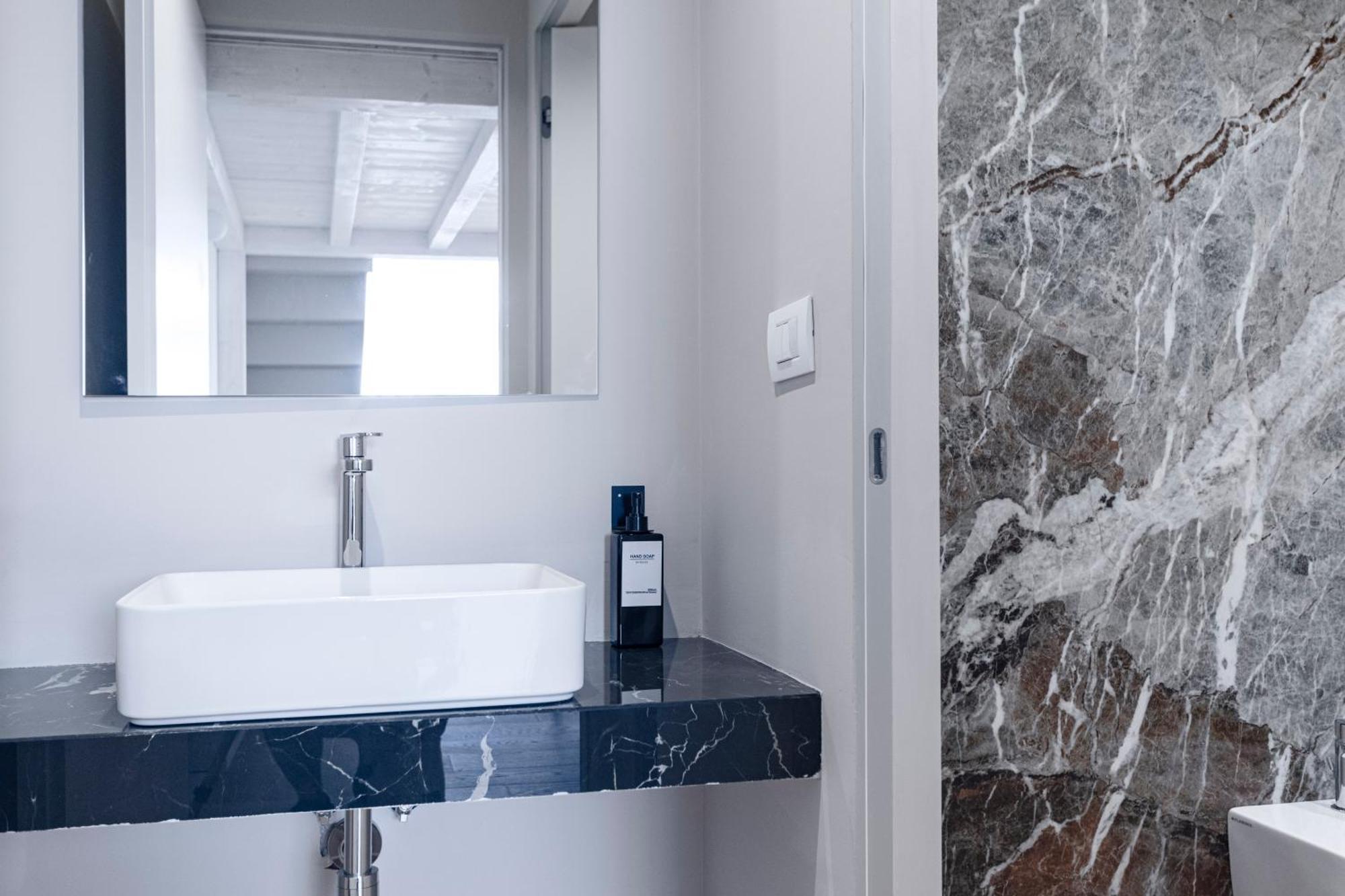 We - Porta Venezia Apartment *