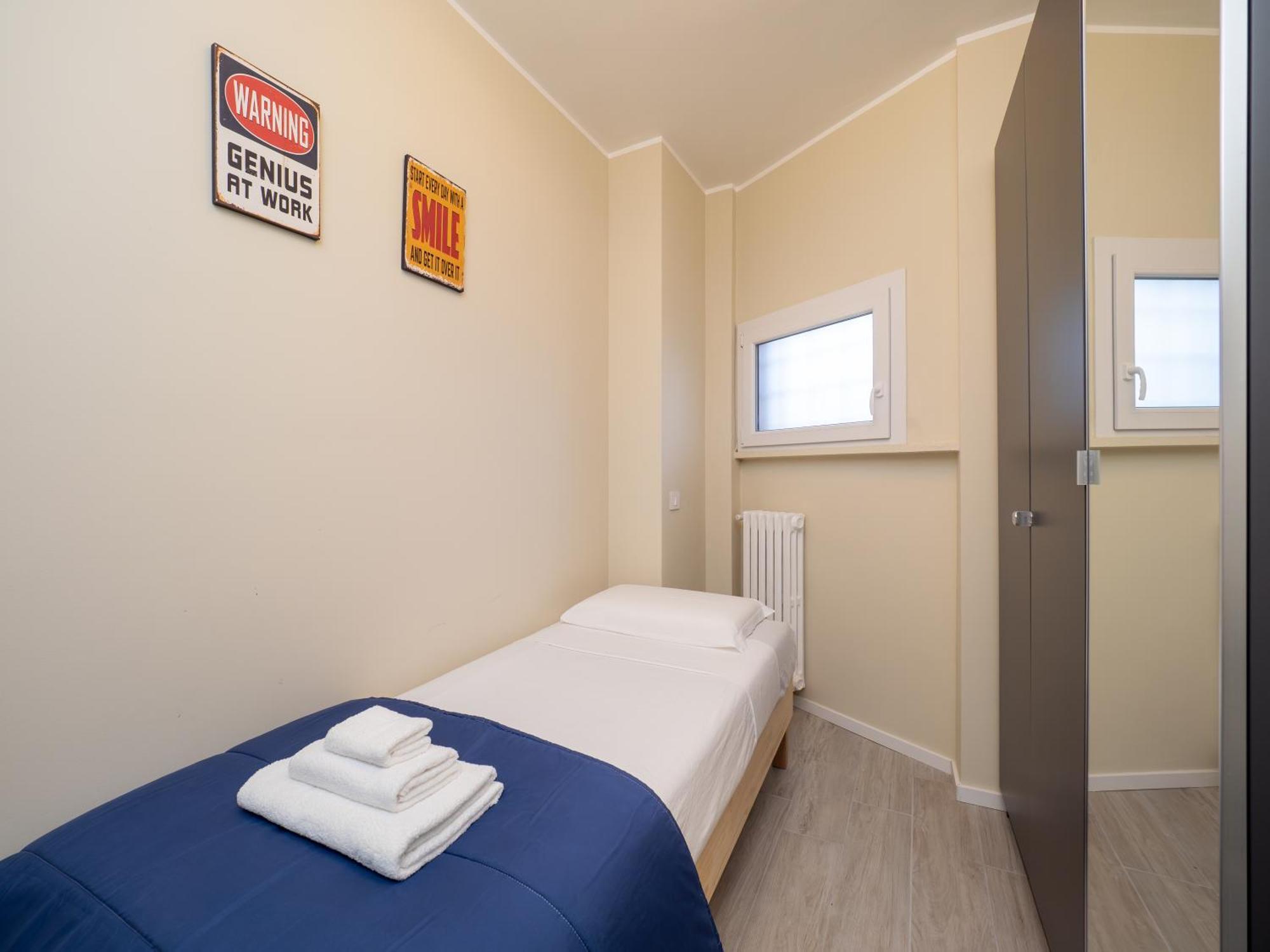 Apartment Modern 2br With Private Balcony, Steps To Metro