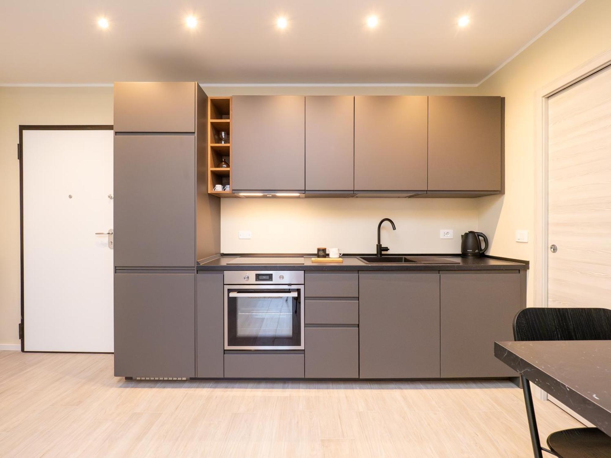 Apartment Modern 2br With Private Balcony, Steps To Metro *