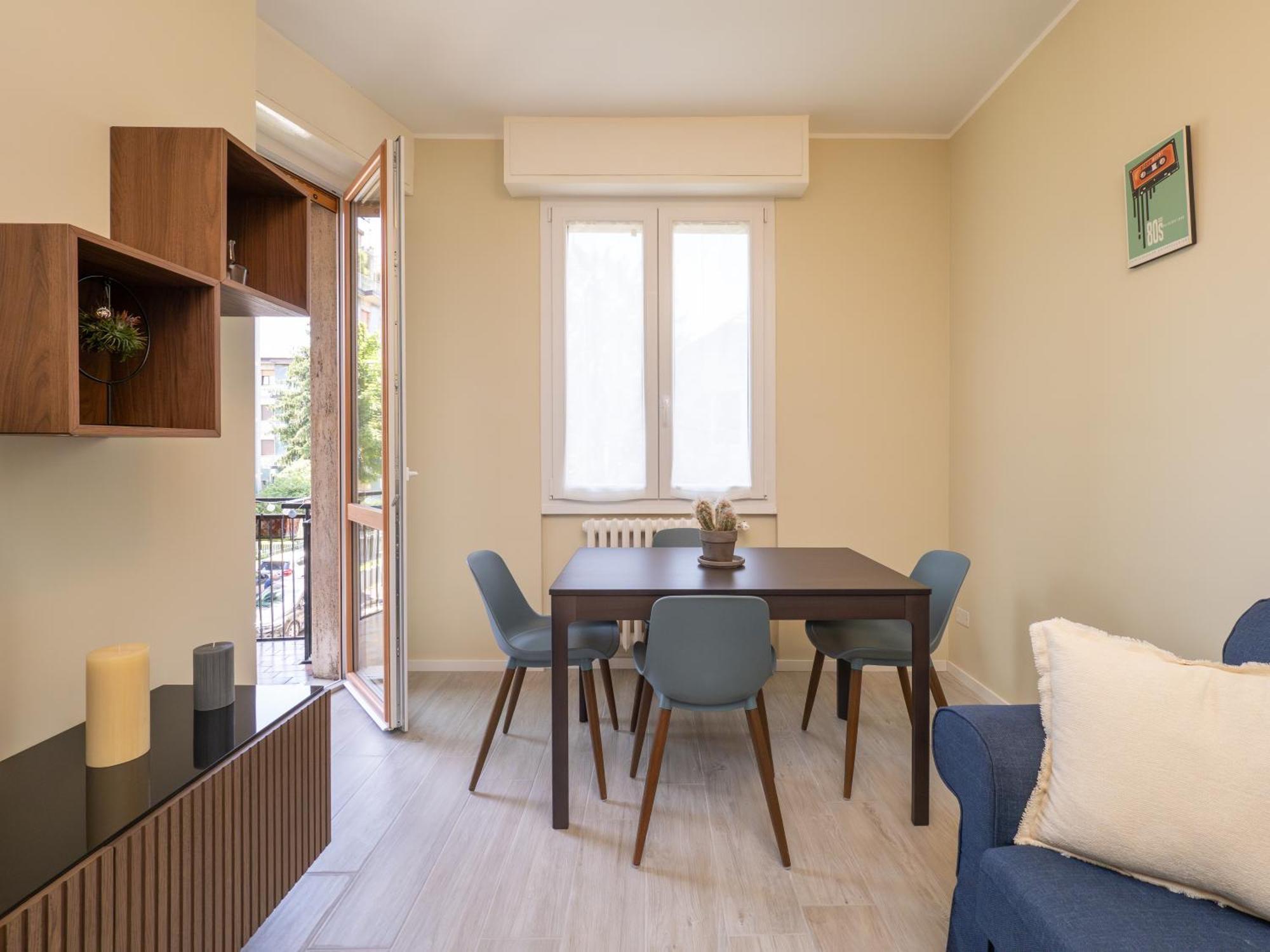 Modern 2br With Private Balcony, Steps To Metro Apartment Mailand