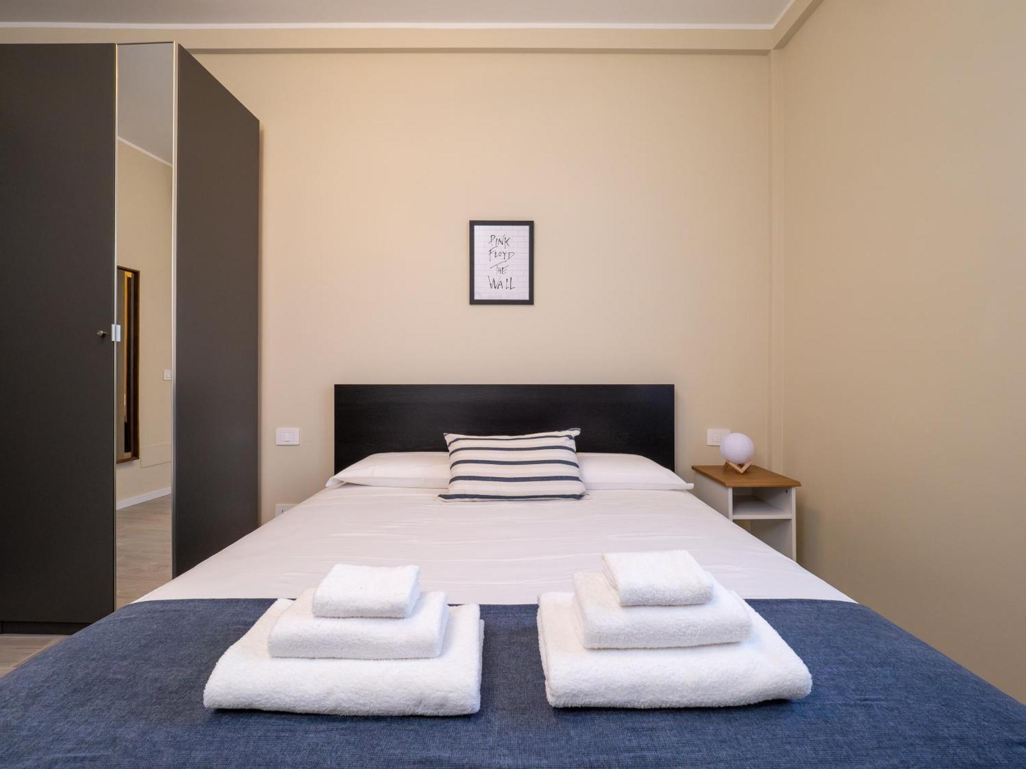 Apartment Modern 2br With Private Balcony, Steps To Metro Mailand