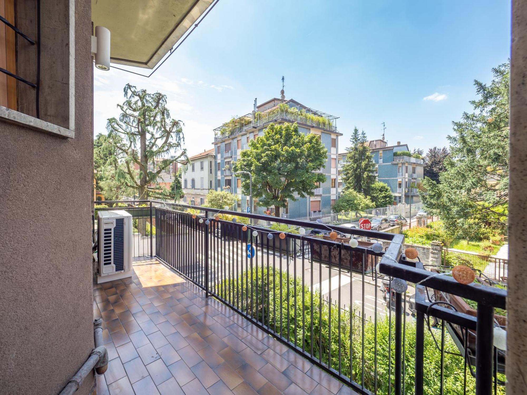 Modern 2br With Private Balcony, Steps To Metro * Mailand
