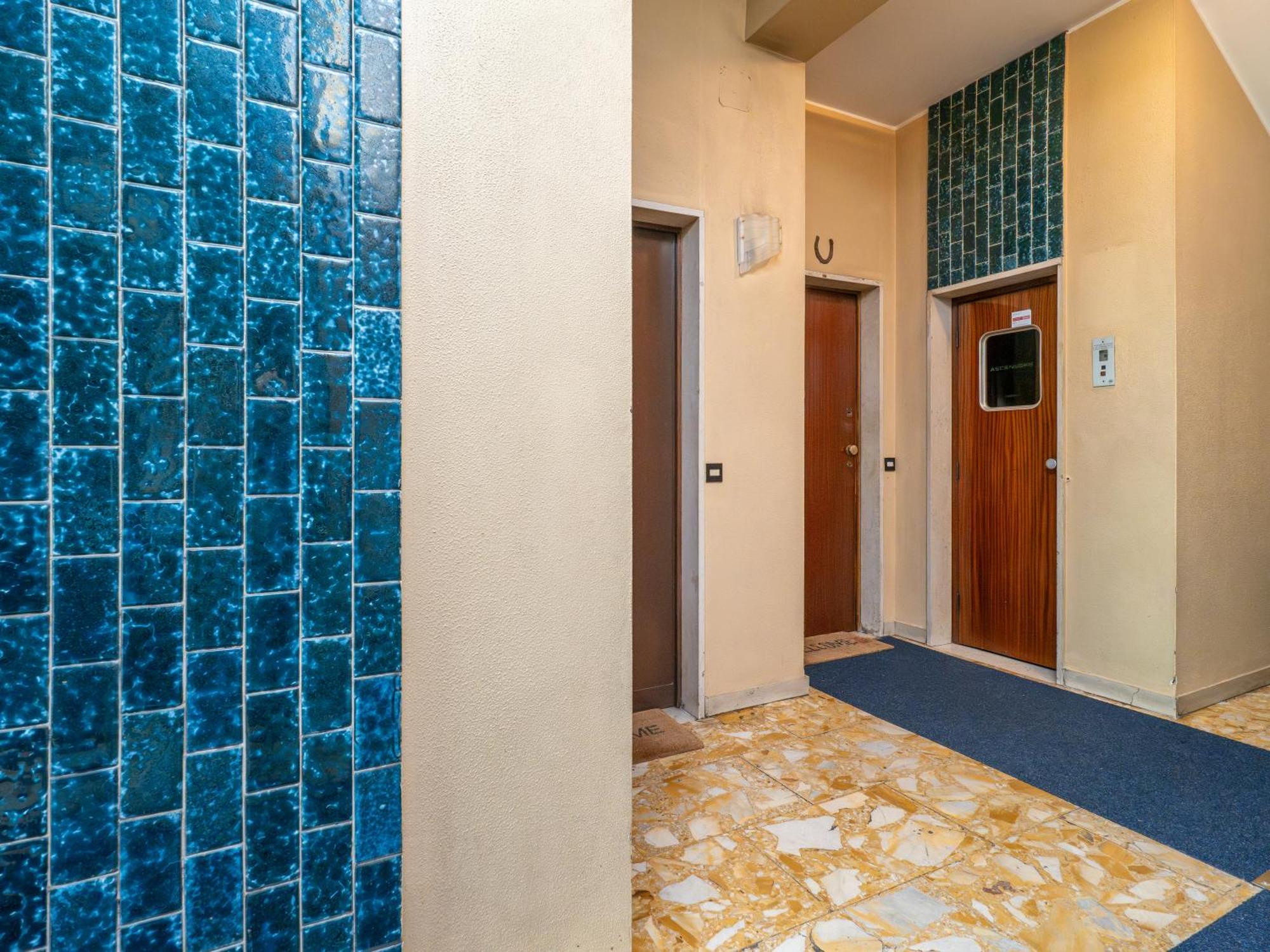 Modern 2br With Private Balcony, Steps To Metro Apartment Mailand