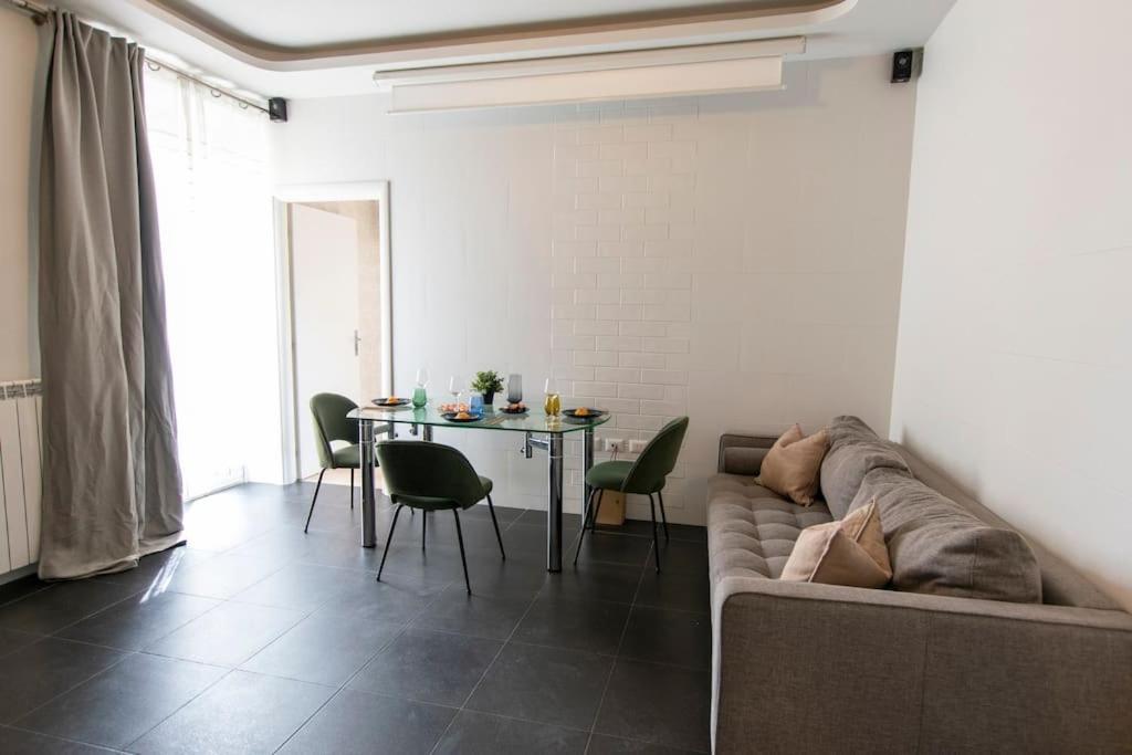 We - Sarpi House - *