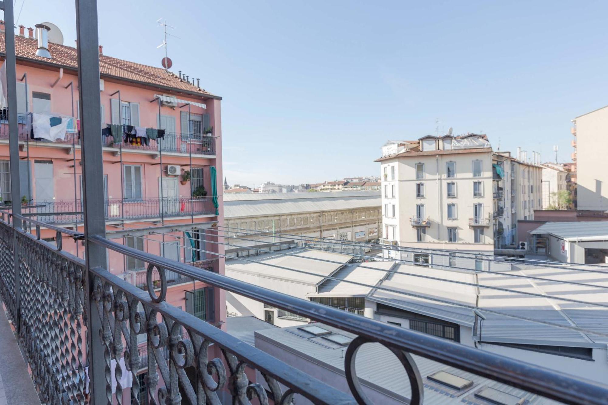 Apartment Stylish Skyline View Modern Amenities