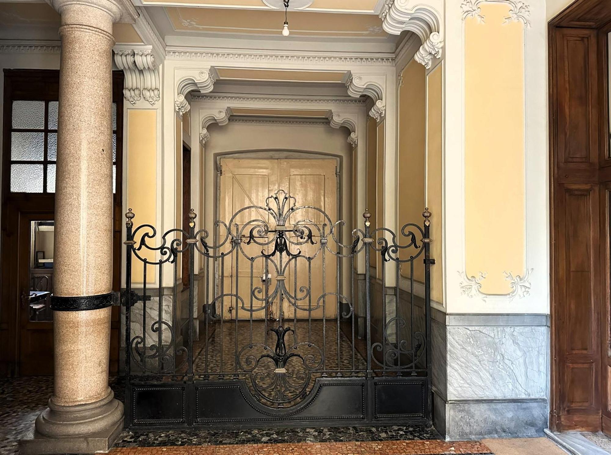 In Historic Building- Porta Venezia Apartment