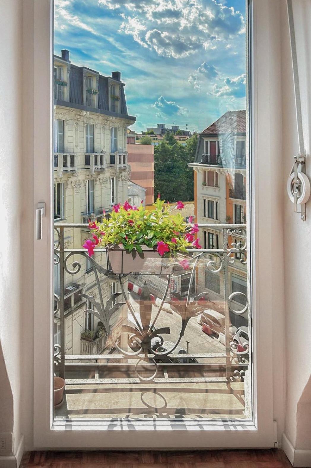 Easy Isola, For An Easy Apartment
