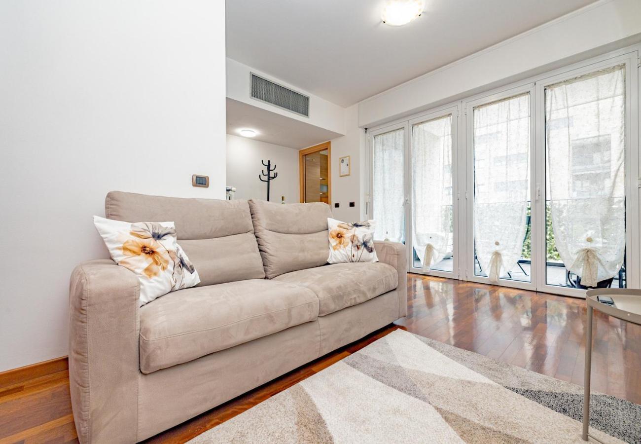 Apartment Bicocca- Arcimboldi's Terrace & Private Parking