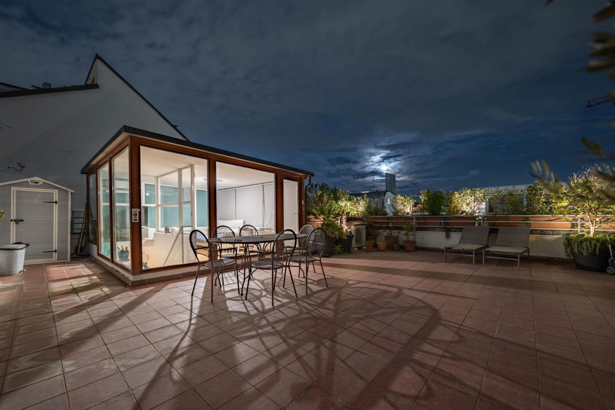 10' Navigli, Penthouse With Panoramic View Milão