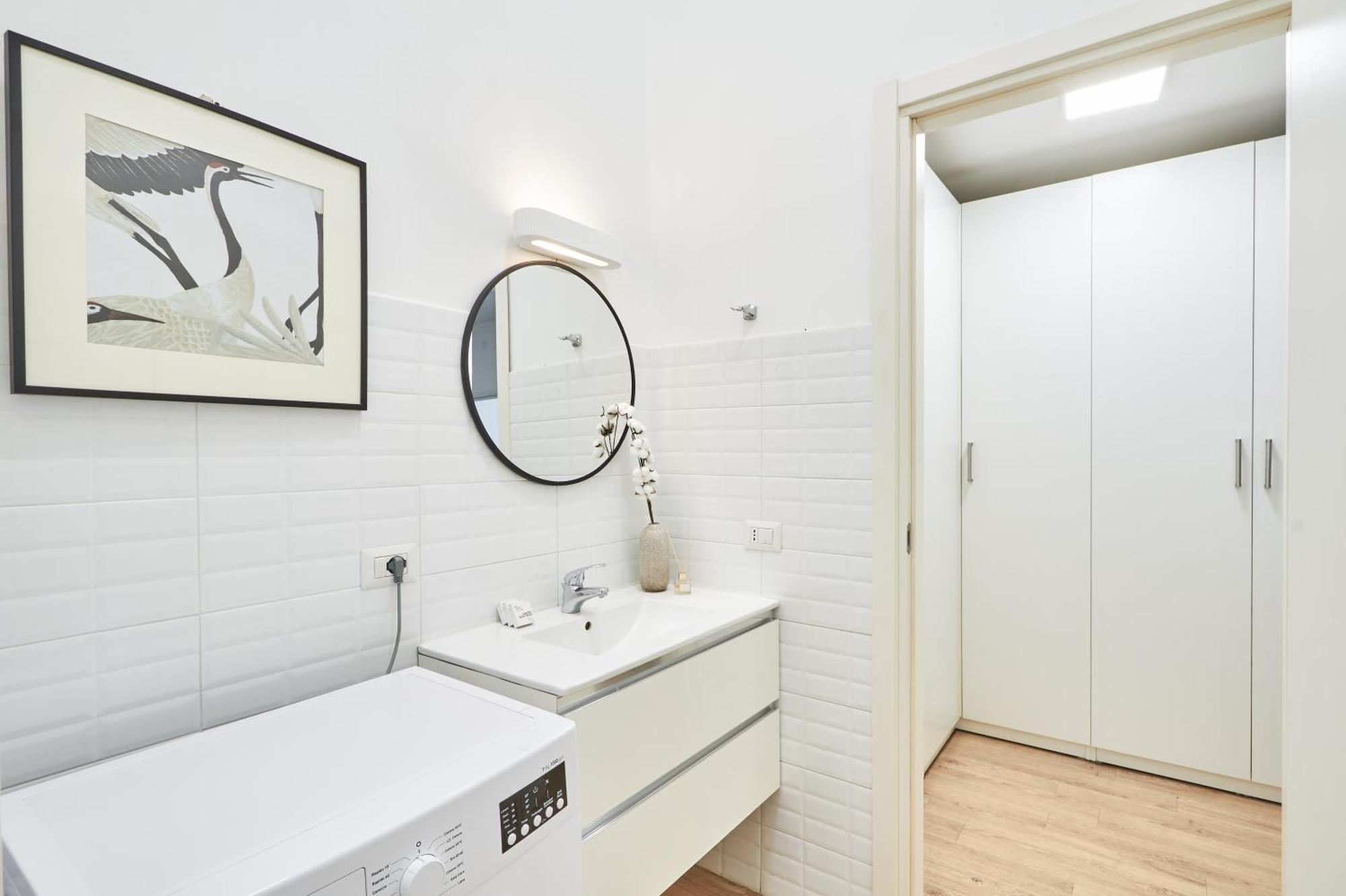 Spacious Flat Close To Fondazione Prada & Metro Apartment