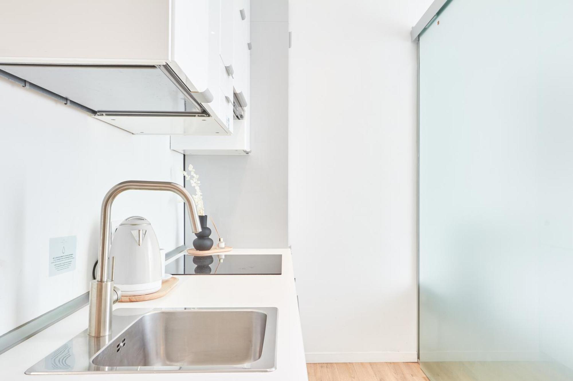 Apartment Spacious Flat Close To Fondazione Prada & Metro *