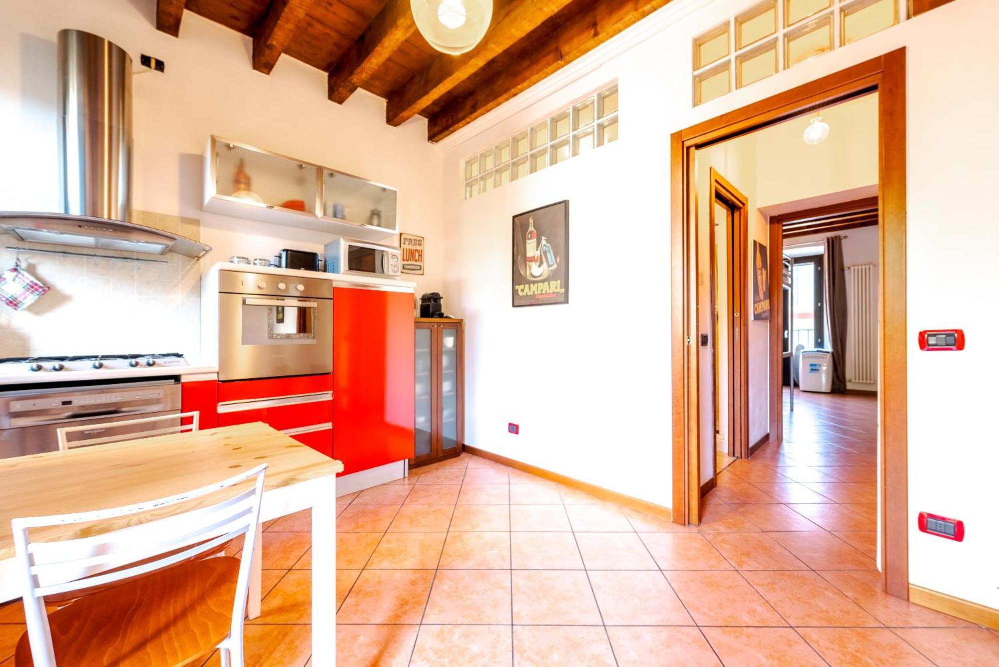 Apartment Guest Planet - Rosso - Navigli Area Milan
