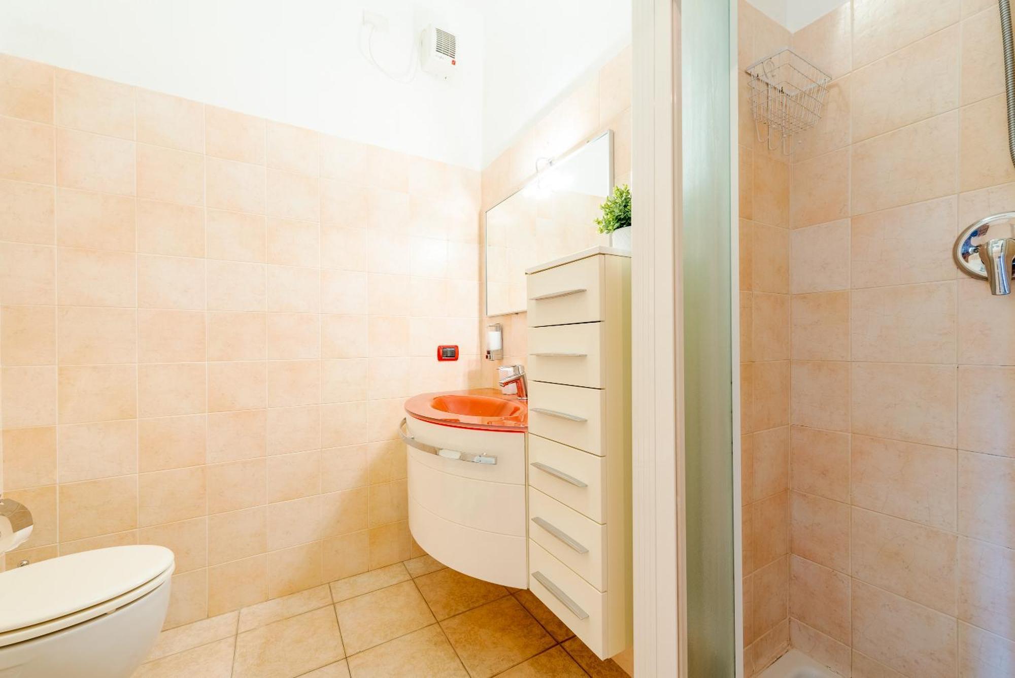 Apartment Guest Planet - Rosso - Navigli Area Milan