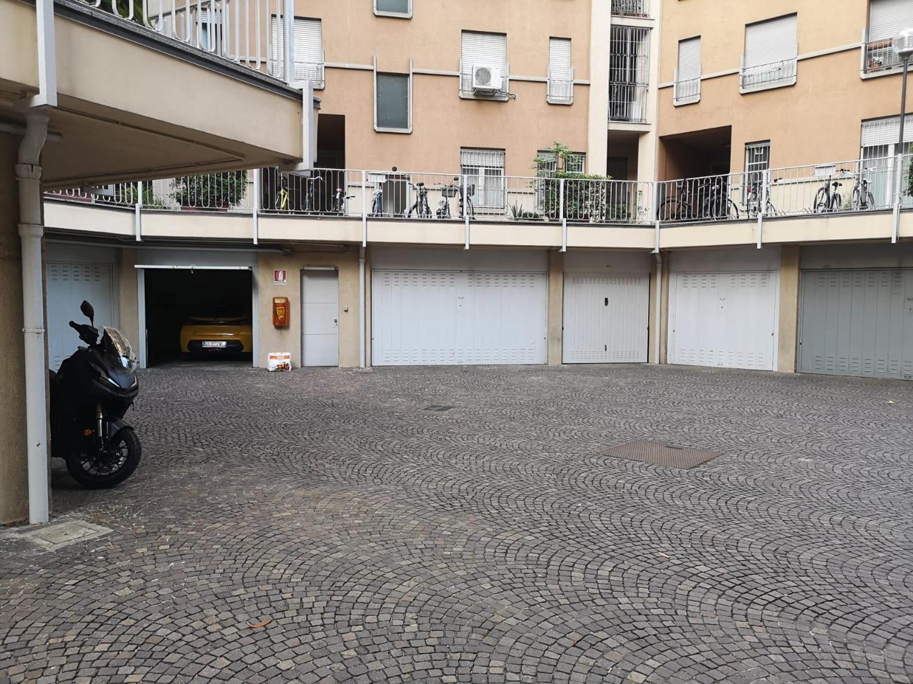 Cadolini - Secured Parking! - Duomo In 20 Min - Quiteness And Garden Apartment Milan