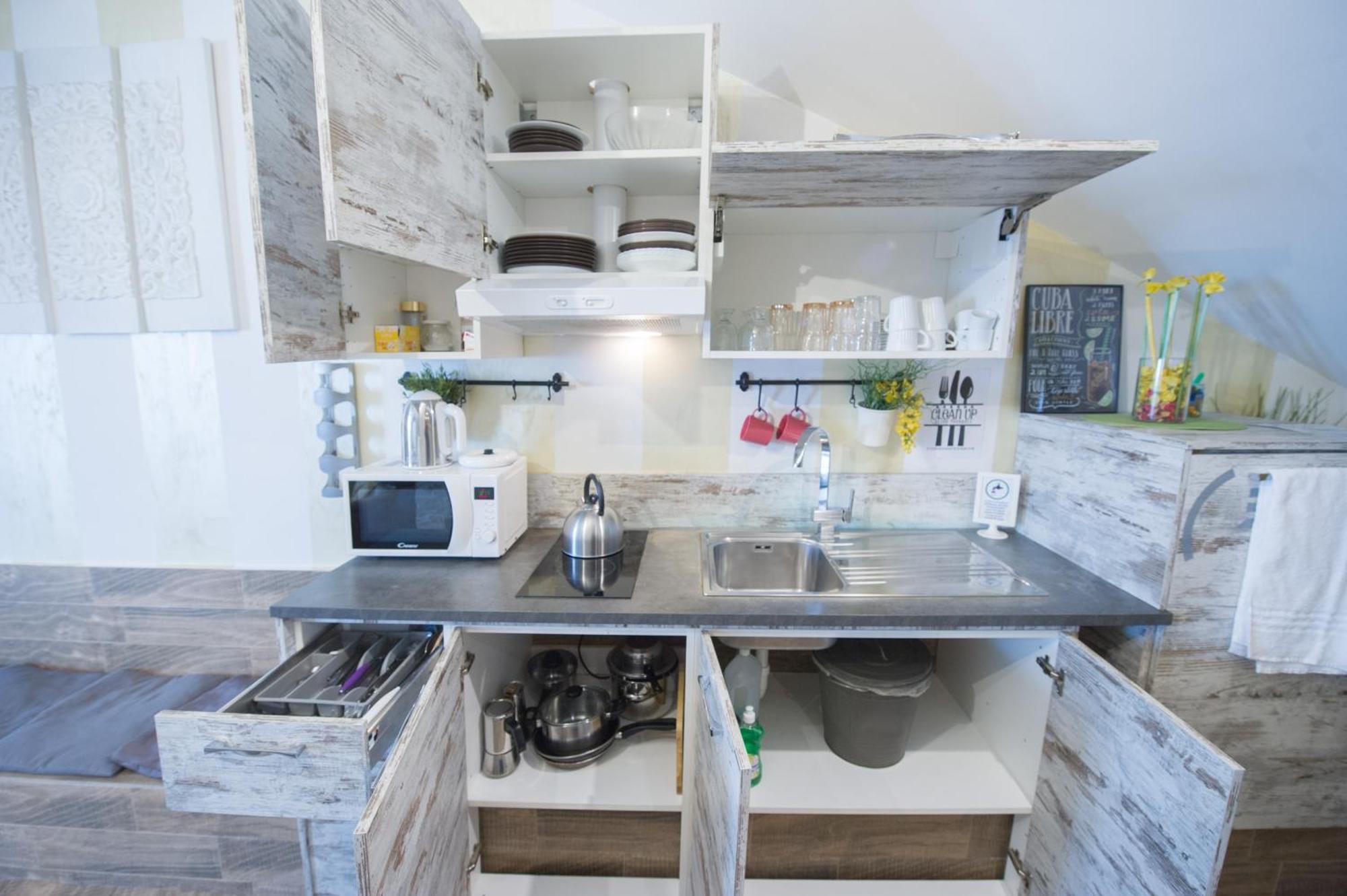 Apartment Amazing Attic Max 10 People With Parking & Wifi, Near To 3 Tram Lines And To The Metro - Well Connected To Airports And To The Train Station Mailand