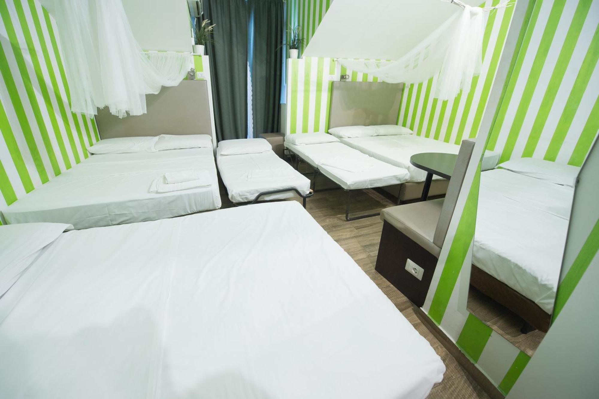 Apartamento Amazing Attic Max 10 People With Parking & Wifi, Near To 3 Tram Lines And To The Metro - Well Connected To Airports And To The Train Station *