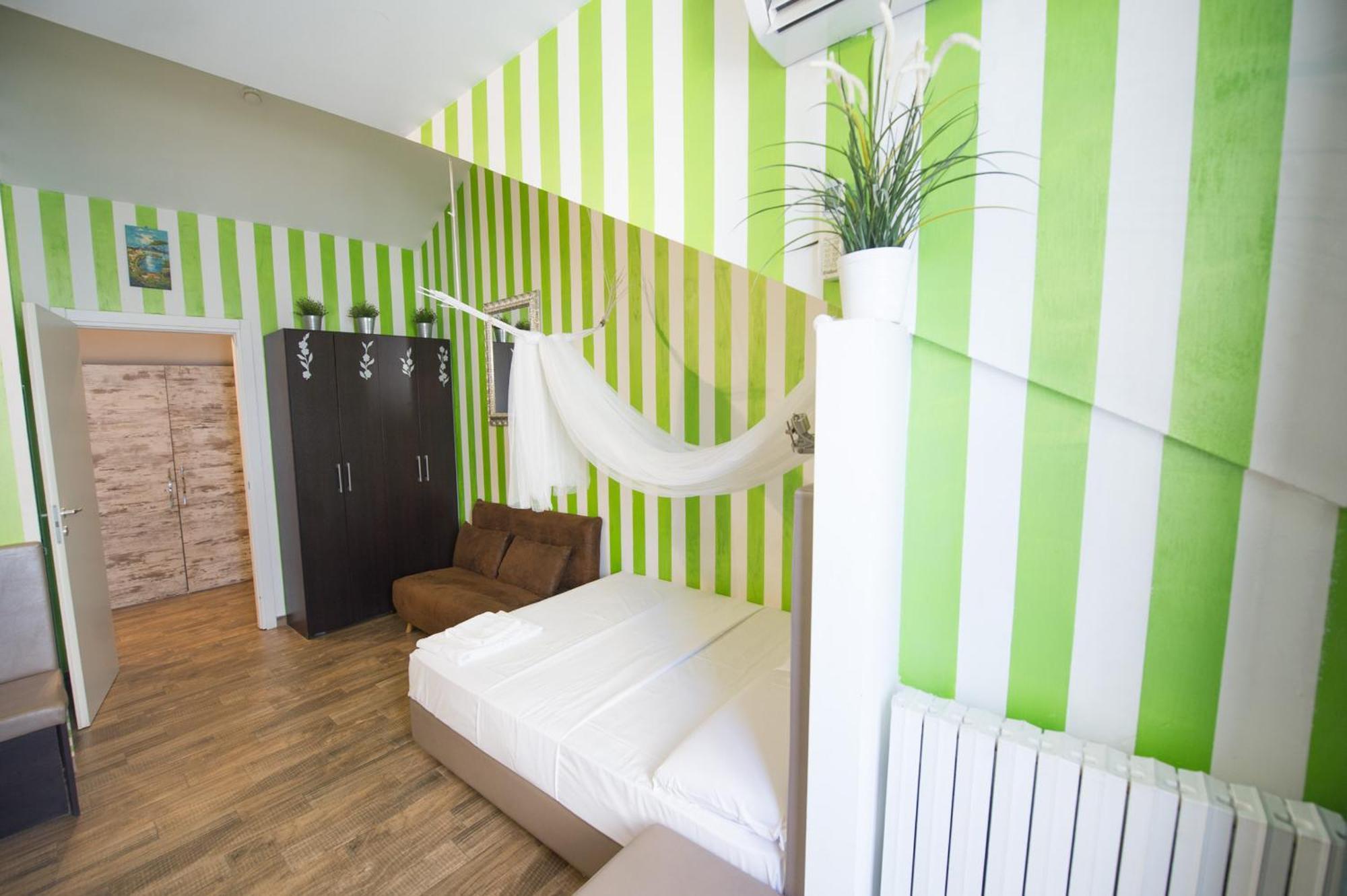 Amazing Attic Max 10 People With Parking & Wifi, Near To 3 Tram Lines And To The Metro - Well Connected To Airports And To The Train Station * Milão