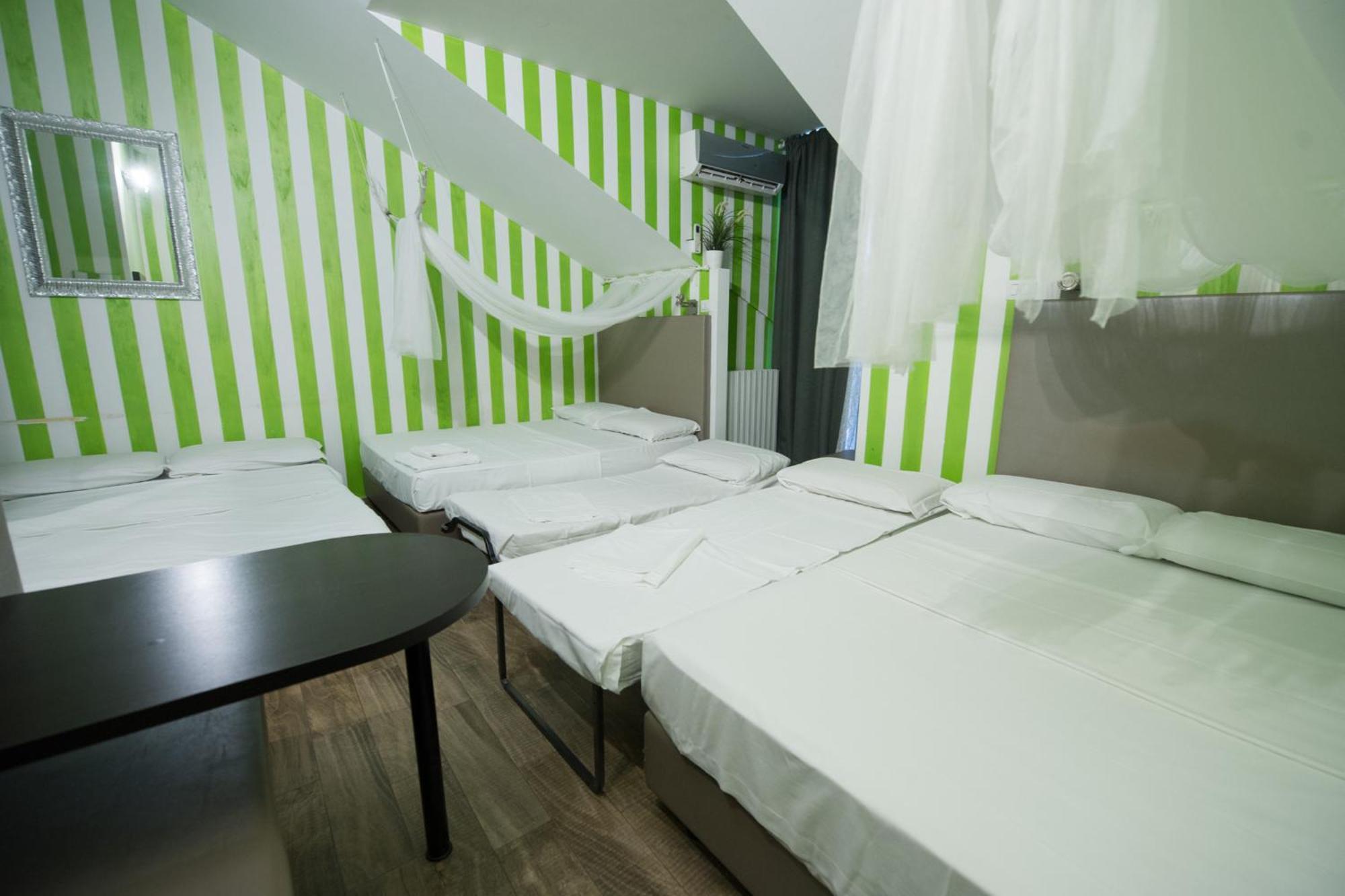 Apartment Amazing Attic Max 10 People With Parking & Wifi, Near To 3 Tram Lines And To The Metro - Well Connected To Airports And To The Train Station Mailand