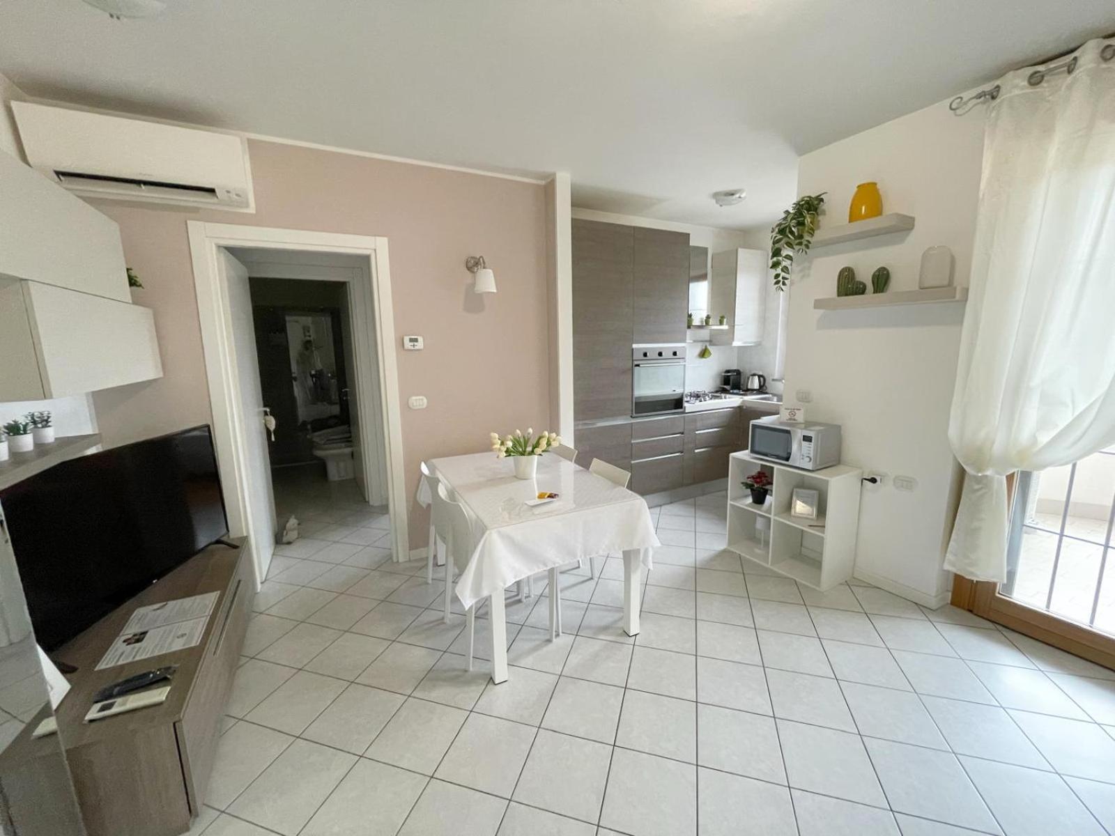 Torakiki's Linate Airport M2 Lambrate Apartment *