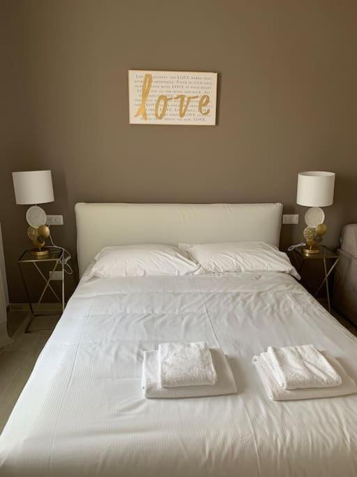 Trilocale Con Vista E Due Bagni Vicino Citylife Apartamento Milão