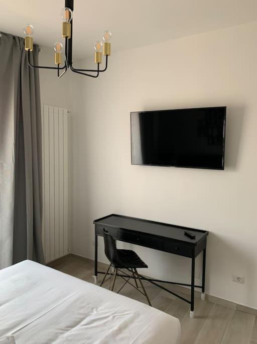 Apartamento Trilocale Con Vista E Due Bagni Vicino Citylife Milão