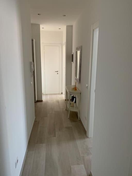 Trilocale Con Vista E Due Bagni Vicino Citylife Apartamento Milão