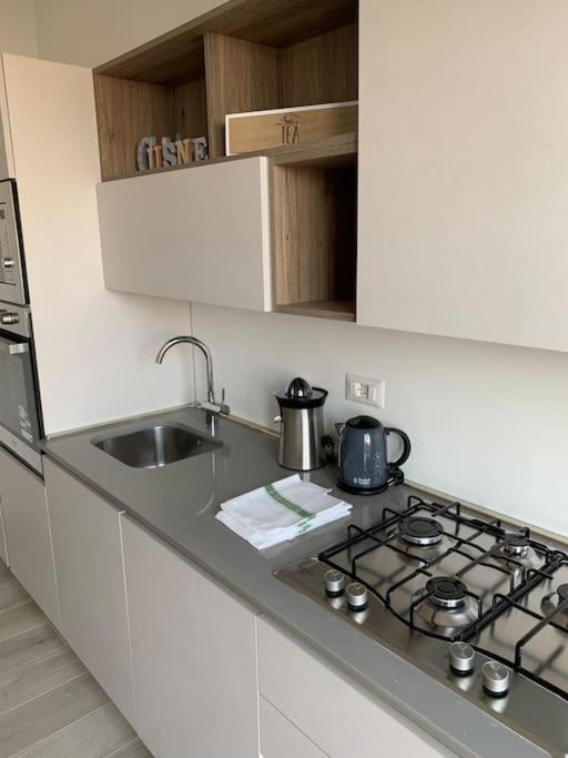 Trilocale Con Vista E Due Bagni Vicino Citylife Apartamento