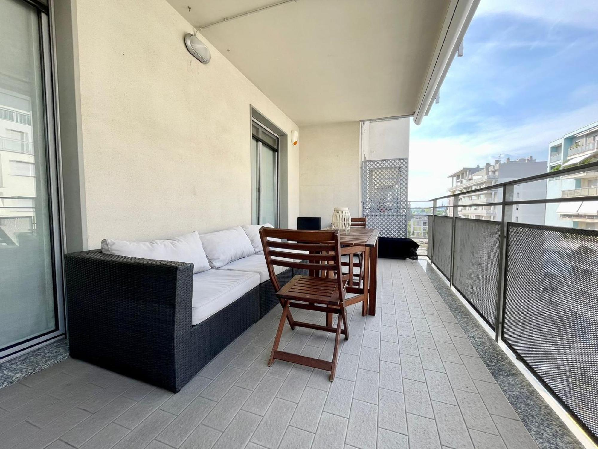Santa Giulia Terrace - 15 Mins Center Apartment