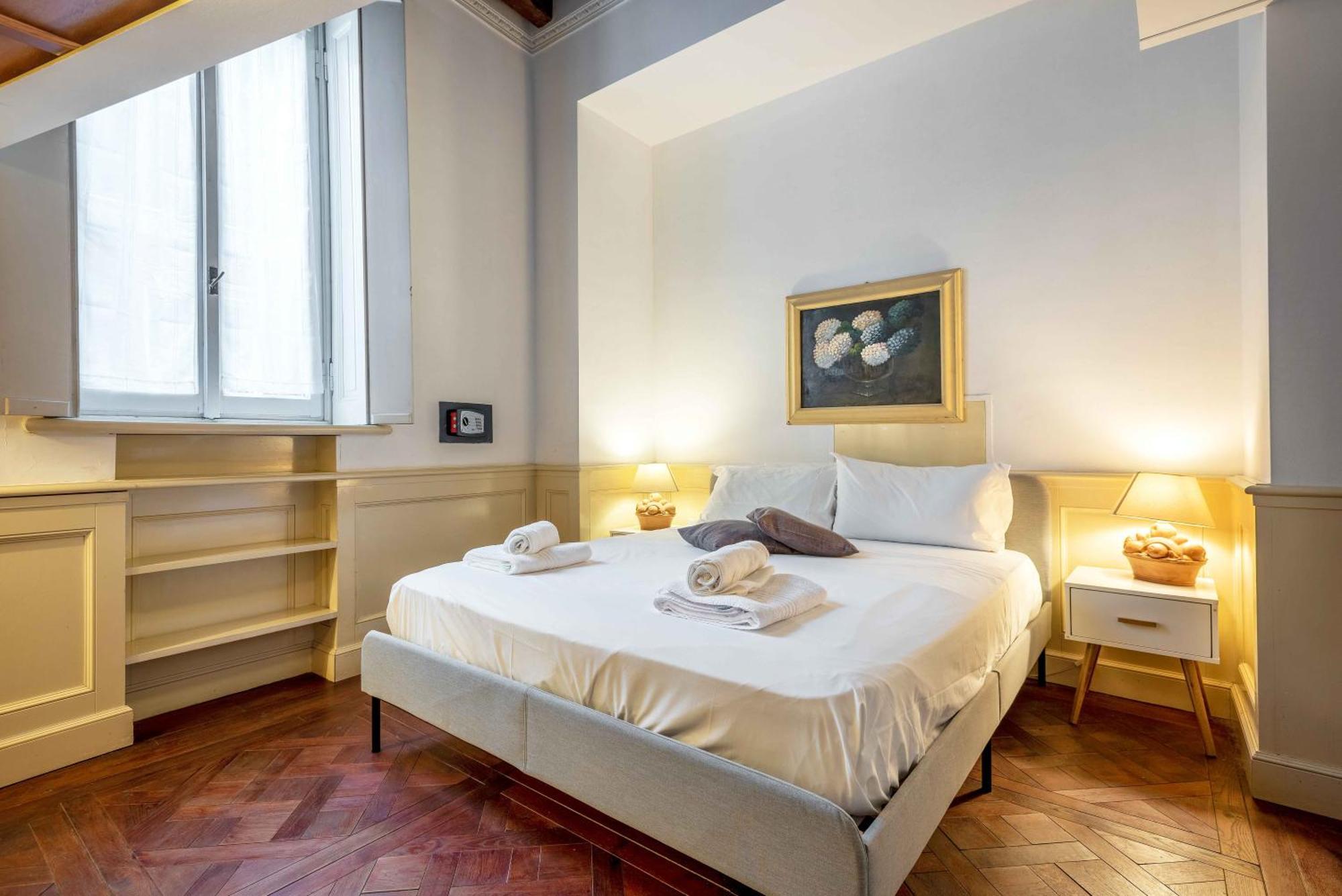 Exclusive 4 Bedrooms Near Duomo Apartment