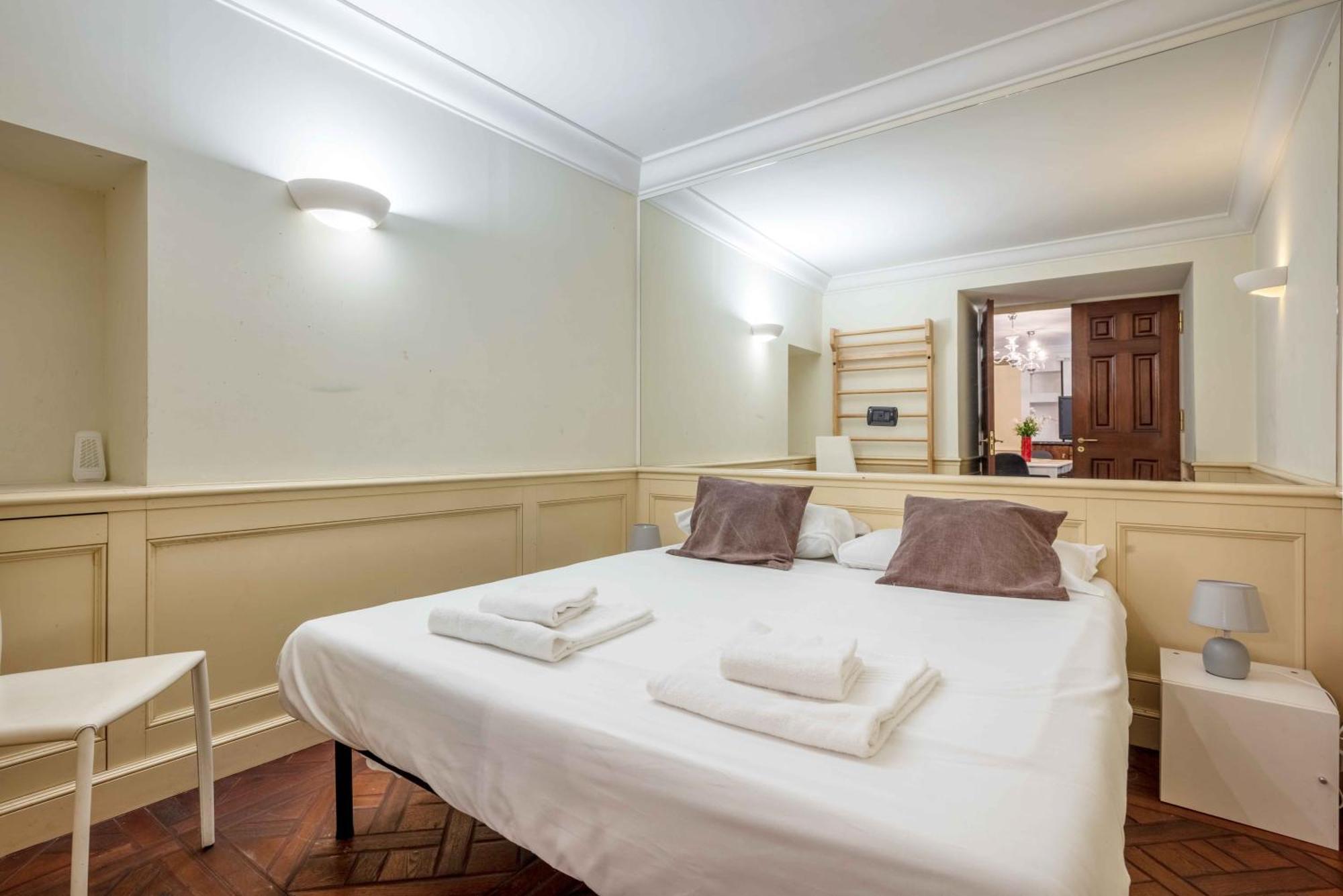 Exclusive 4 Bedrooms Near Duomo * Mailand